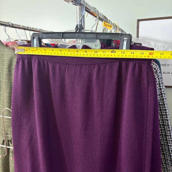 2 piece set. St. John collection size 12 sweater top and skirt - Picture 9 of 10
